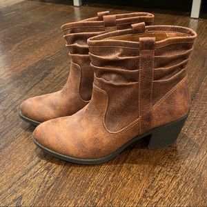 🥤Arizona Jeans Co Brown Ankle Bootie 6.5 Women’s